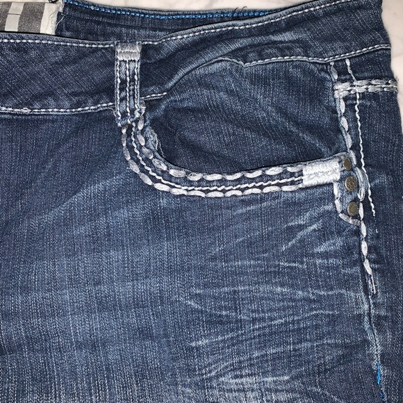 Trademark H Iconic Slim Boot Cut Dark Wash Cut Off Jean *Shorts* Size 24 (W381) - Picture 3 of 7